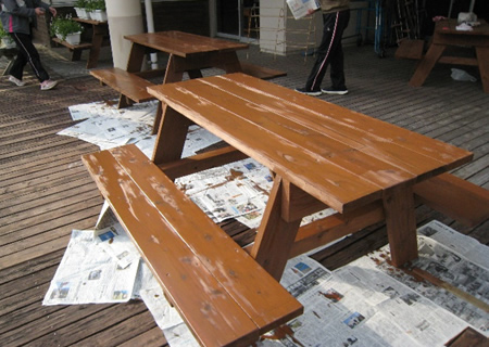 塗装まで終わったテーブルベンチ