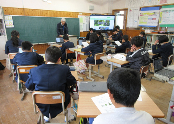 5,6年生を対象にした森林環境教育の授業