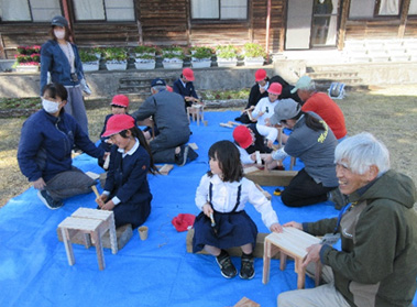 イスづくりの様子