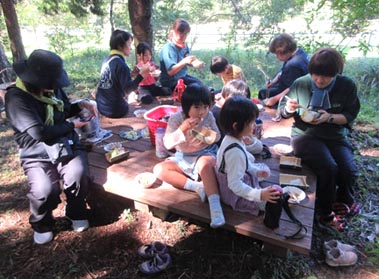 森の中の食事は最高