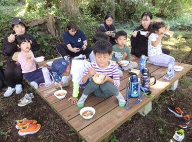 ご飯の器（うつわ）も箸も竹で作りました