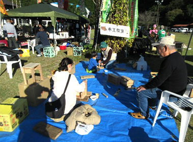 大クスの下で木工教室
