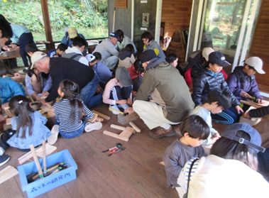 木工教室で椅子づくり