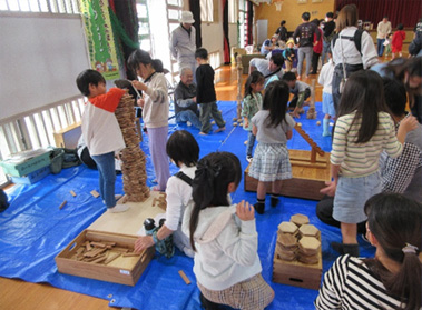 終日大賑わいの木育ブース