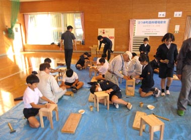 組み立てが終わったらペーパーをかけて