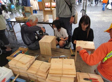 伊佐ヒノキの木工教室でイスを作る