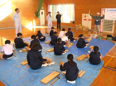 こういうスギ板を使用します