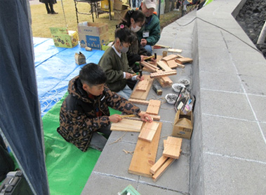 一生懸命椅子づくり